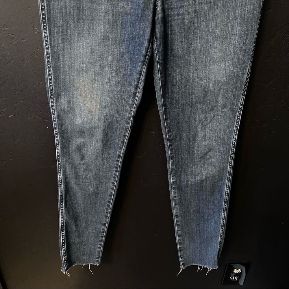 Madewell 10" High Rise Skinny Jeans Raw Hem Cut Off
Size 29 - Picture 3 of 10